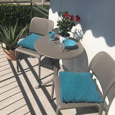 לאזיסה Blue Apartment - A Due Passi Dal Lago, Parcheggio Privato מראה חיצוני תמונה