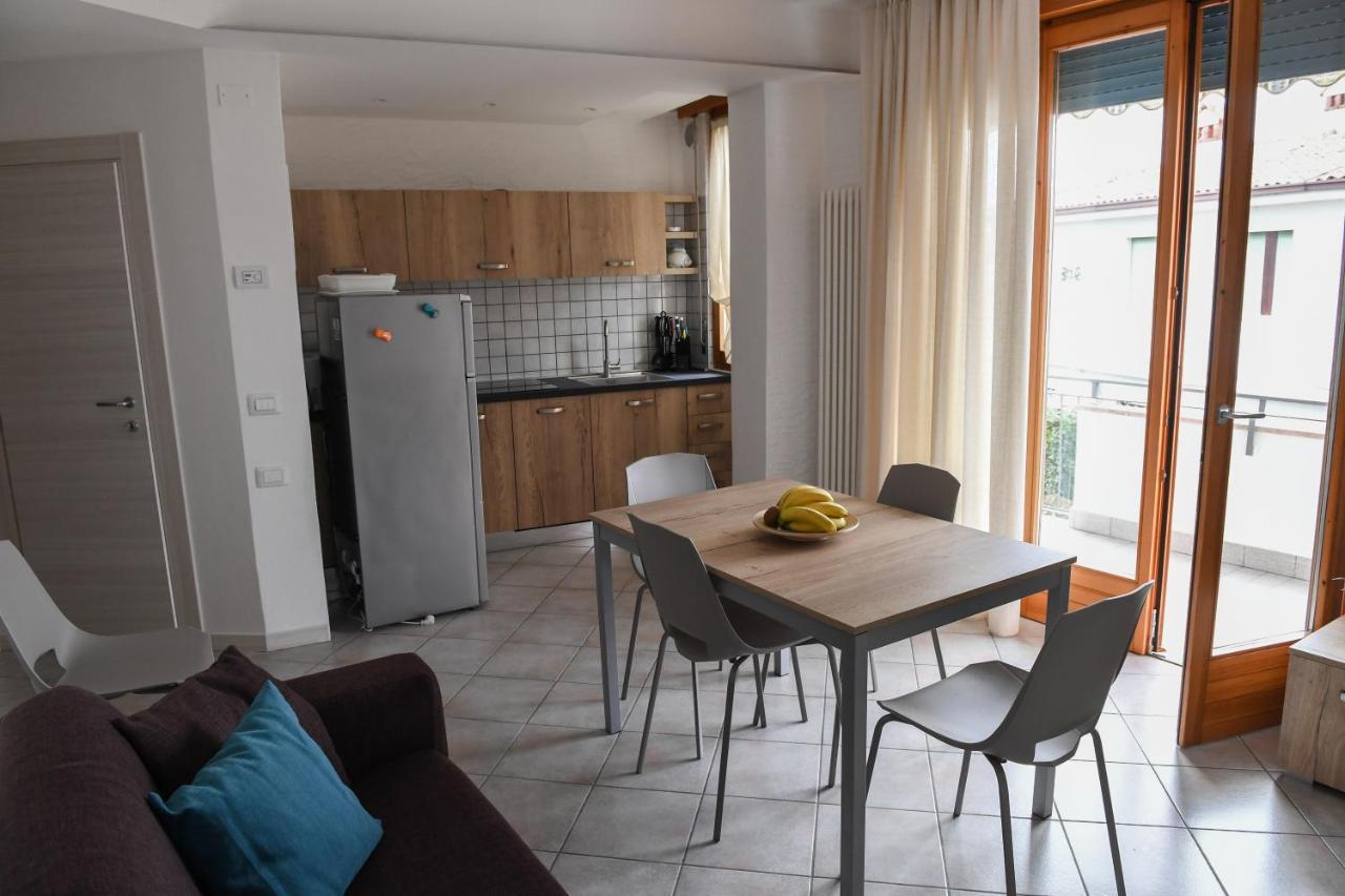 לאזיסה Blue Apartment - A Due Passi Dal Lago, Parcheggio Privato מראה חיצוני תמונה