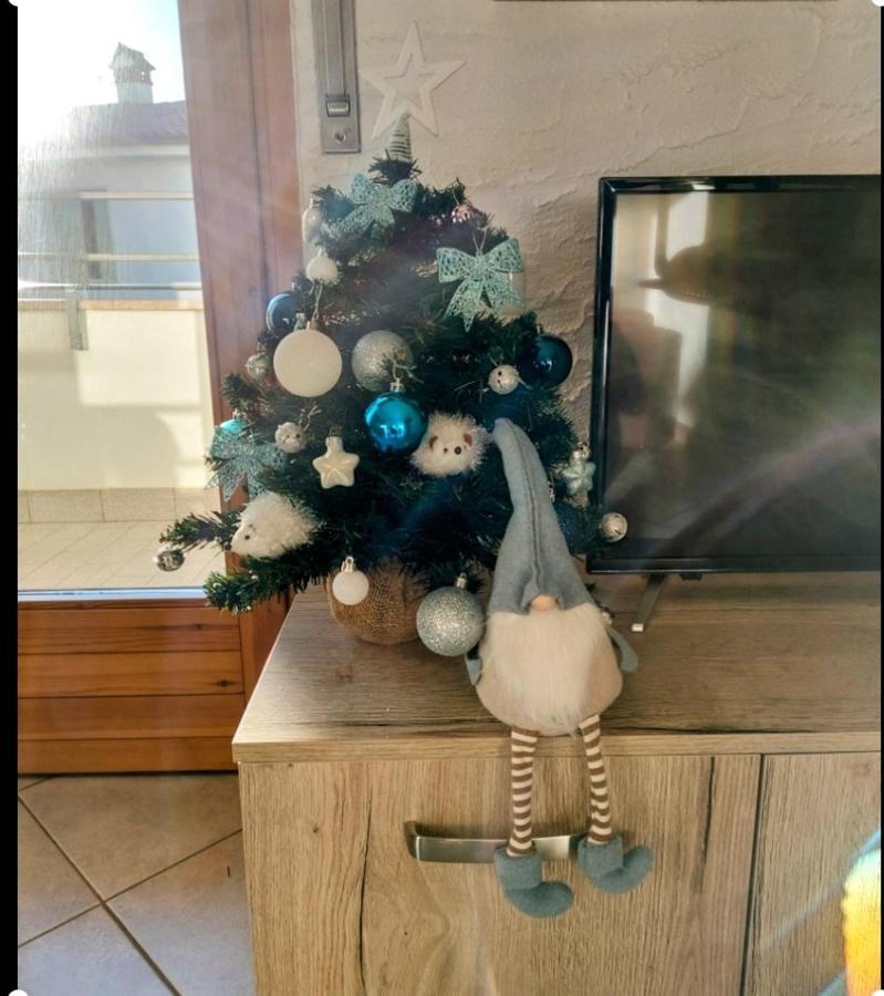 לאזיסה Blue Apartment - A Due Passi Dal Lago, Parcheggio Privato מראה חיצוני תמונה