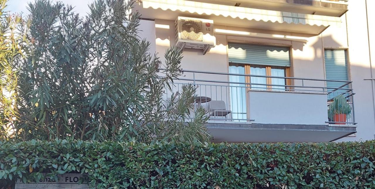 לאזיסה Blue Apartment - A Due Passi Dal Lago, Parcheggio Privato מראה חיצוני תמונה
